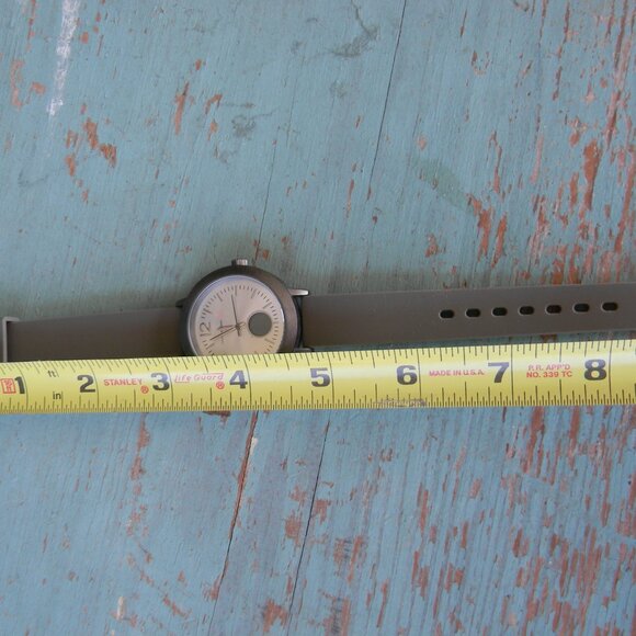 ISAAC MIZRAHI GRAY/SILVER STAINLESS NEUTRAL MINIMALIST WATCH **NEEDS BATTERY - Picture 3 of 7